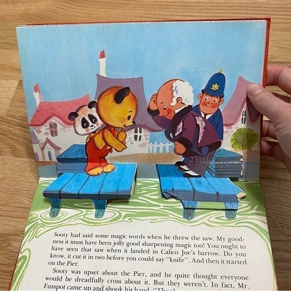 Vintage Sooty to the Rescue Pop Up Book Hardcover Purcell Kid’s Children’s Red - Picture 4 of 6